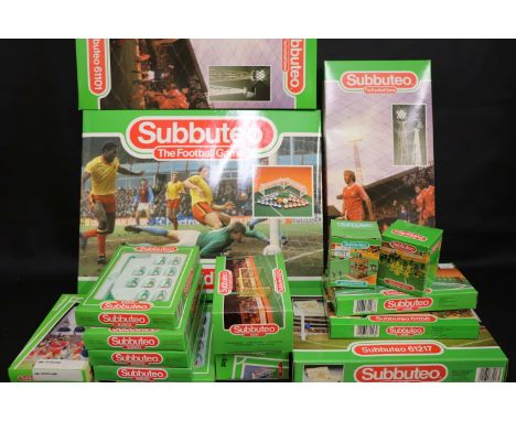 Subbuteo, a mixed selection to include Club Edition set (appears complete), floodlights, terracing, goalposts, fence surround