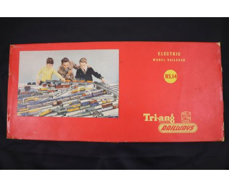 Boxed Triang OO gauge RS14 Electric Train Set complete with engine coaches and track
