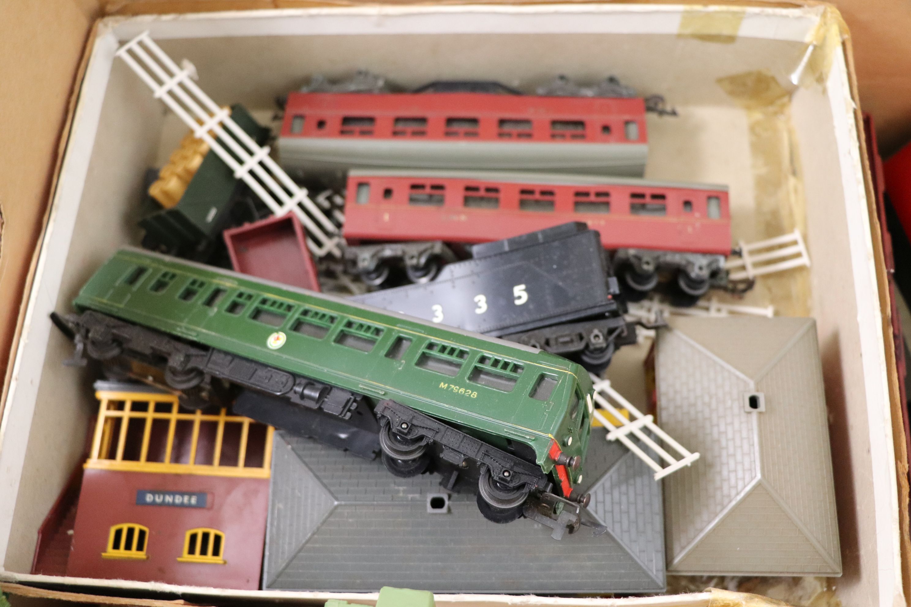 Collection Of Oo Gauge Model Railway Accessories To Include Plastic