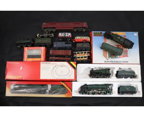 Collection of OO gauge model railway to include boxed Hornby R063 BR Locomotive Britannia, Bachmann GWR 3205 locomotive, Horn