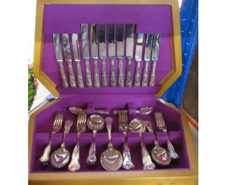 A silver plated Kings pattern canteen of cutlery, in a wooden box