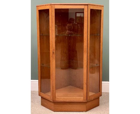 MODERN LIGHT WOOD &amp; GLASS DISPLAY CABINET with interior glass shelving, 124cms H, 79cms W, 60cms D