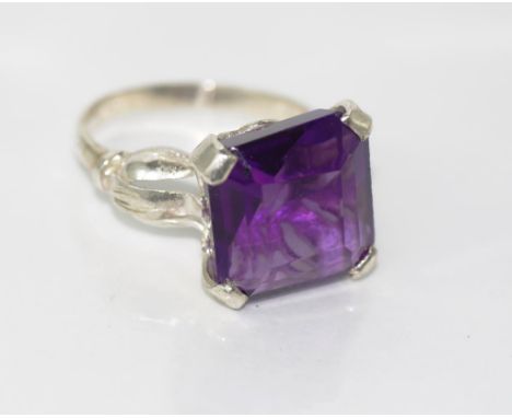 Large silver and square amethyst ring size: R/8