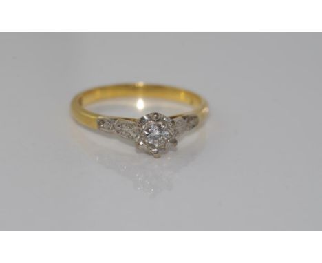 Vintage 18ct yellow gold and diamond ring weight: approx 2.8 grams, size: N/6-7