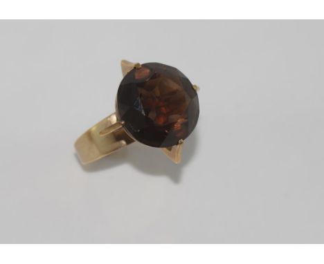 Vintage 9ct smokey quartz ring weight: approx 7.6 grams, size: R-S/8-9