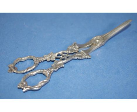 Vintage pair sterling silver grape scissors grape vine and leaf embossed decoration. Weight 90grams