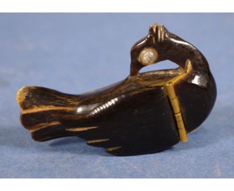 Early horn bird snuff box width 6cm approx