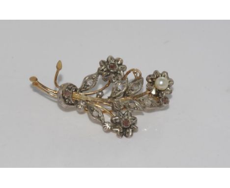 Vintage 9ct gold pearl and diamond brooch weight: approx 3.58 grams, (unmarked but tested as 9ct)