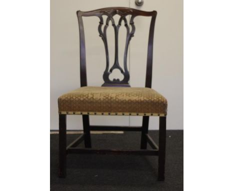 Georgian mahogany Chippendale period chair with pierced and acanthus carved splat supported by square legs and stretcher base