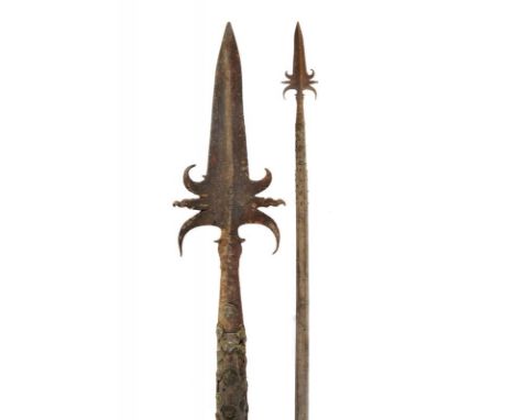 dating: 17th/18th Century provenance: Italy, Spearhead with blade strongly ribbed in the centre provided with triple wings an