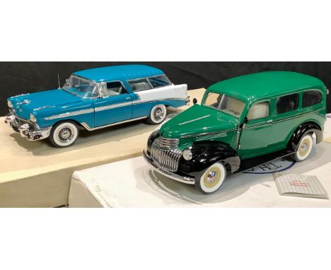 A Franklin Mint Precision Models 1:24 scale 1946 Chevrolet Suburban, presented with outer cardboard sleeve, literature, acces