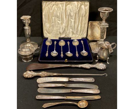 Silver - a cased set of six apostle tea spoons, Birmingham, 1908; silver hafted butter knives; silver hafted shoe horn and ho