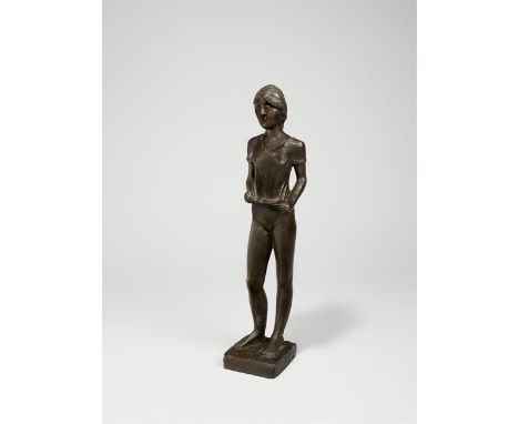 Gerhard Marcks (Berlin 1889 – 1981 Burgbrohl/Eifel). „Stehende Brigitte im Hemd“. 1930Bronze mit brauner Patina.  50&nbsp;×&n
