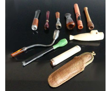 A late 19th century lady's cheroot holder, having a mother of pearl stem and 9ct gold tip 6.5cm housed in its own leather pur