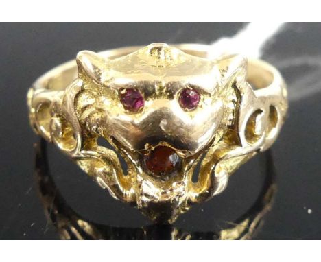 A 14ct gold carved bat ring, having ruby set eyes and mouth, size Q, 4.2g