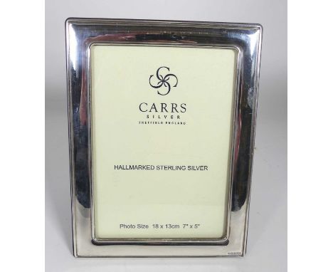 An Elizabeth II Carr's silver-clad easel photograph frame, 17 x 12cm