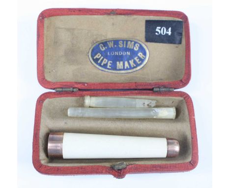 A George V cheroot holder, having a 9 carat gold tip and mouthpiece, A Bromet &amp; Co, Birmingham, 1912, 6cm, in fitted case