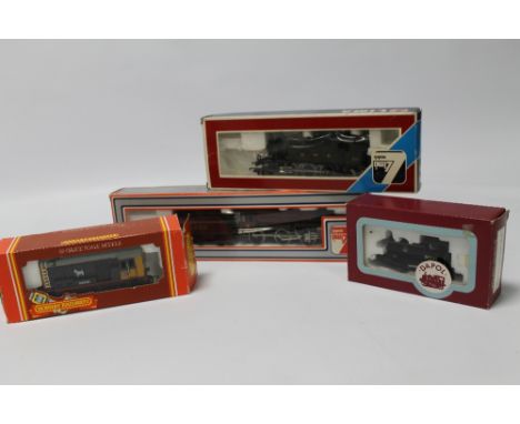 FOUR BOXED 'OO' GAUGE LOCOMOTIVES to include Hornby 0 - 6 - 0 BR green Class 08 diesel shunter, Lima 2 - 6 - 2 GWR green sadd