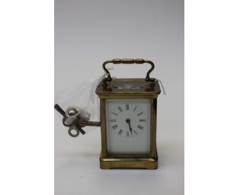 An early 20th Century French brass carriage clock timepiece, enamel Roman dial (two keys) 