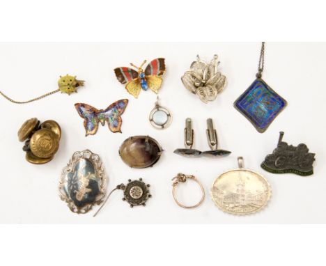 An assorted lot of jewellery to include a Blue John brooch, a Victorian silver Newark Church pendant, blue enamel and niello 