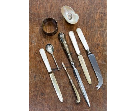 Two silver bladed fruit knives, with mother of pearl handles, silver napkin ring, etc (one bag) 