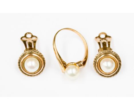 A 9ct gold ring set with a single cultivated pearl, size O, matching earrings, with a combined weight of approx 8.8gms