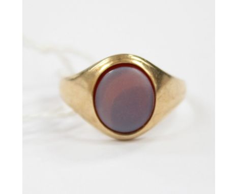 A 9ct gold hardstone set oval signet ring (af) 3.4 grams approx 