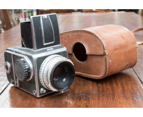 A Vintage medium format Hasselblad 1000f camera with Carl Zeiss 80mm lens, in leather case