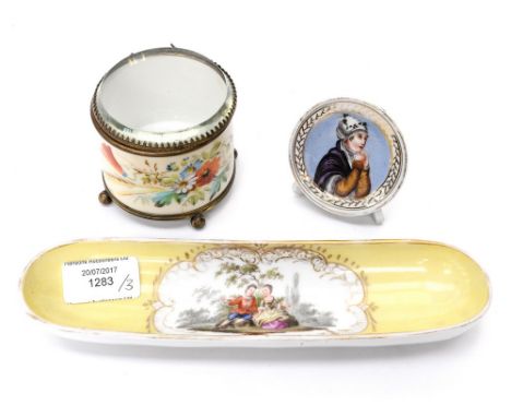  A Meissen pen tray yellow ground, central cartouche impressed 197, together with a French dressing table trinket box with gl