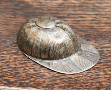 Elizabeth II Jockey cup novelty caddy spoon, Sheffield, Thomas Bradbury & Sons approx 16.0 grams / 0.51 ozt (1) 