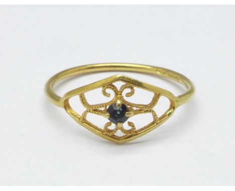 An 18ct gold and sapphire ring, 1.1g, M 