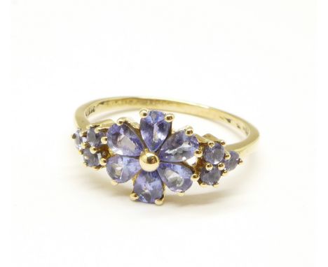 A 9ct gold, tanzanite ring, 2.2g, P 