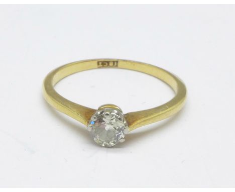 An 18ct gold, diamond solitaire ring, over 0.25carat diamond weight, 1.8g, K 