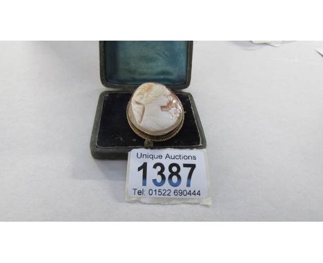 A vintage 9ct gold cameo brooch profile of a young woman