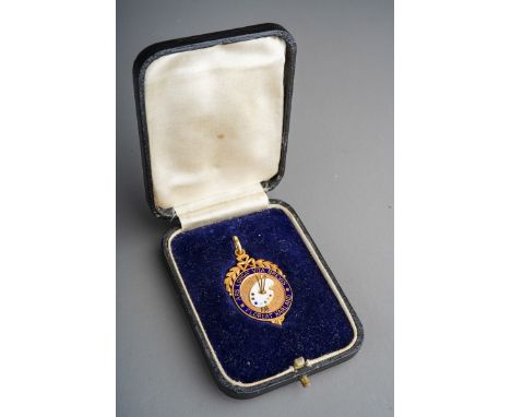 18ct gold and enamel medallion for ARS Longa Vita Brevis Floreat Harland, gross weight 9.1g, in original presentation box