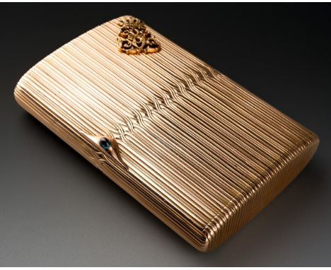 A Russian Imperial 56 zolotniks (14ct) gold snuff box, St Petersburg, circa 1910, the entire with interlaced reeded pattern, 