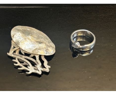 Silver brooch & silver ring 