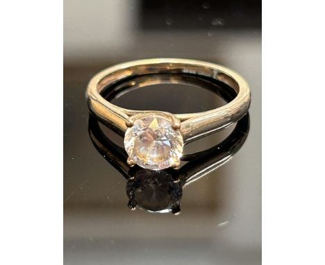 9ct Gold ring set with white sapphire Size L.5 1.4g 
