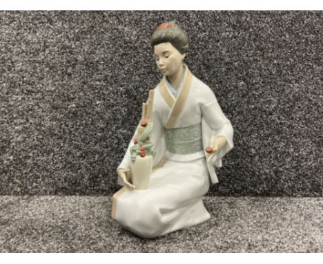 Nao by Lladro 1276 ‘Geisha’ in good condition