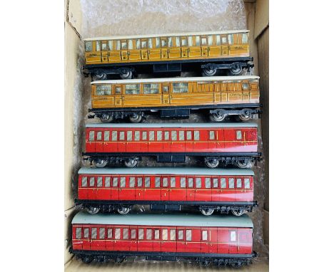 5x Hornby Dublo Passenger Coaches To Include: 2x LNER Teak, 3x BR Crimson - All UnboxedP&P group 2 (£20 for the first item an