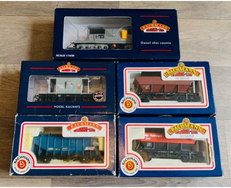 5x Assorted Bachmann OO Gauge Freight Wagons To Include: 33-829 25T Queen Mary Brake, 37-527A 20t Brake, 33-127 BTR Grain, 33