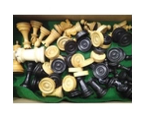Box of wooden chess and draughts piecesP&P group 2 (£20 for the first item and £2.50 for subsequent items) 