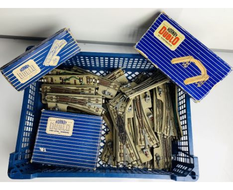 30x Loose Hornby Dublo 3-Rail Points & Crossings, 1x 3728 RH Boxed Point, Hornby Dublo D1 Footbridge Boxed, Hornby Dublo 3460