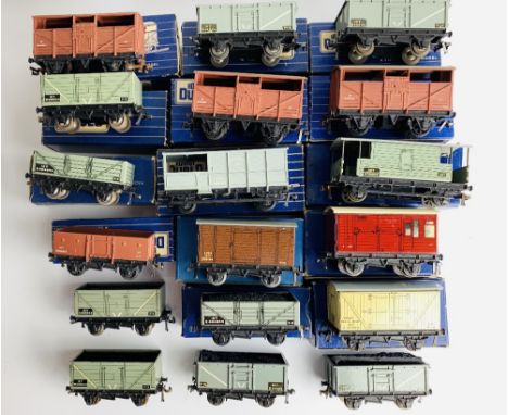 18x Hornby Dublo Assorted Freight Wagons - Including 14x with Original BoxesP&P group 2 (£20 for the first item and £2.50 for