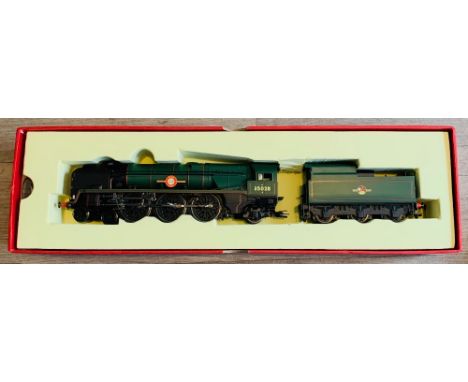 Hornby OO Gauge BR Merchant Navy Steam Loco No.35028 Clan Line Locomotive - Contained in Set TrayP&P group 2 (£20 for the fir
