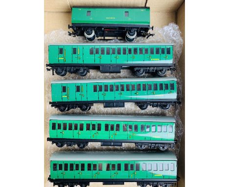 4x Hornby Dublo Southern Green Passenger Coaches & 1x Exley Southern 4 Wheel Baggage Car Coach - UnboxedP&P group 2 (£20 for 