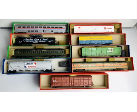 9x Assorted HO Scale Wagons / Coaches - Fitted with Kaydee Couplings, Supplied in Leatherette Storage BoxesP&P group 3 (£27 f