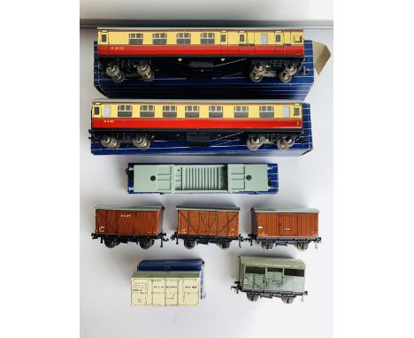 8x Hornby Dublo Assorted Coaches & Wagons 4x of which are BoxedP&P group 2 (£20 for the first item and £2.50 for subsequent i