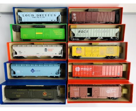 10x Assorted HO Scale Wagons - Fitted with Kaydee Couplings, Supplied in Leatherette Storage BoxesP&P group 3 (£27 for the fi