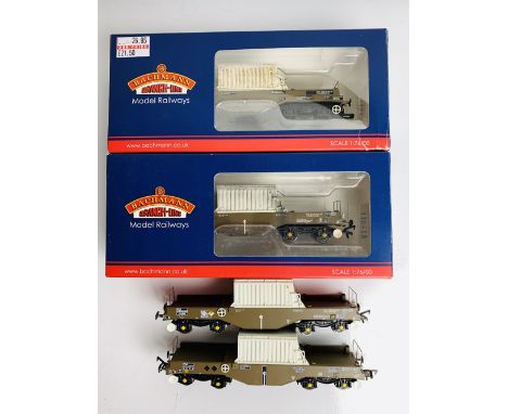 4x Bachmann OO Gauge Nuclear Flask Wagons - 2x with Original BoxesP&P group 2 (£20 for the first item and £2.50 for subsequen